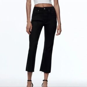 Zara Mid-Rise Flirty Cropped Flare Black Jeans Size 4 NWT